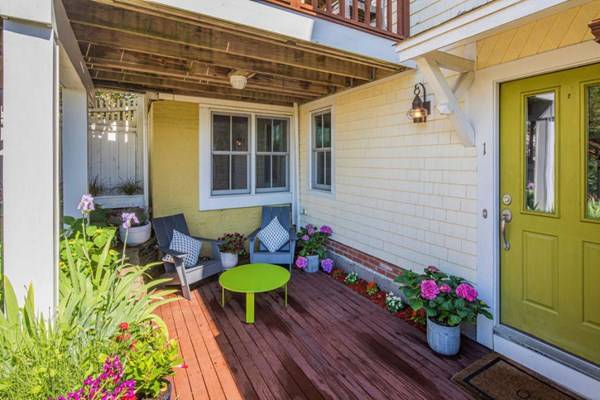 Provincetown, MA 02657,23 Bradford St #1