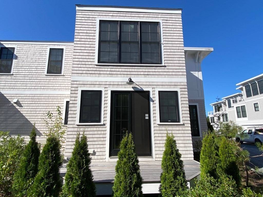 Provincetown, MA 02657,350 Bradford Street #4