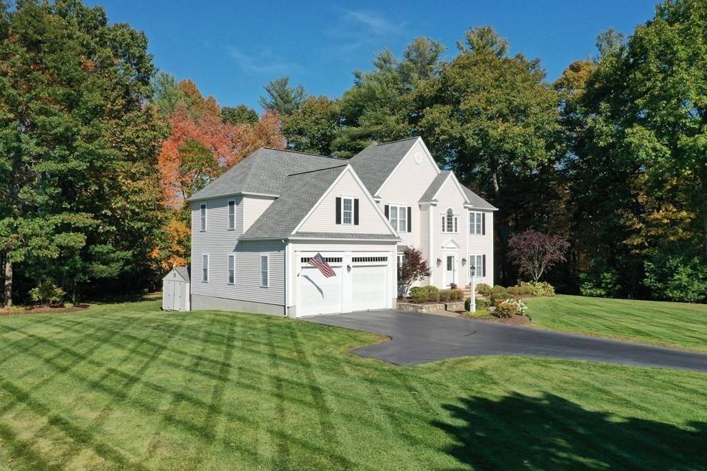 Hopkinton, MA 01748,29 Huckleberry Rd