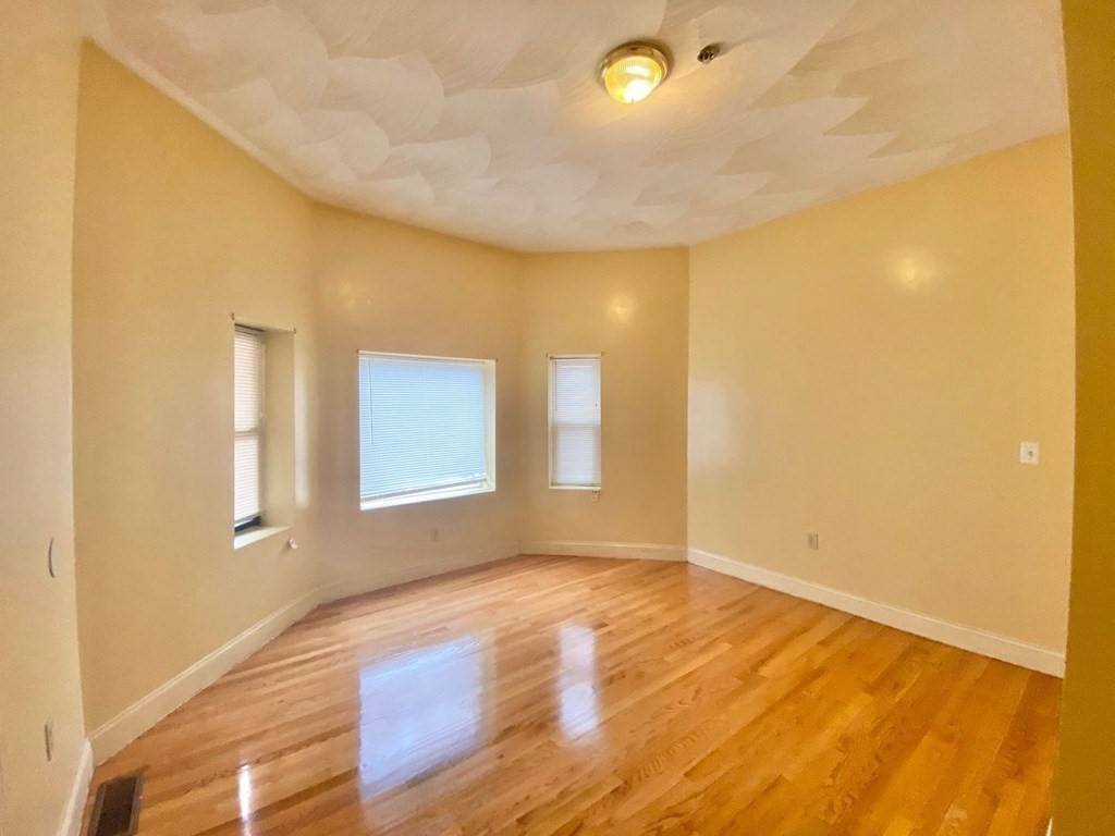 185 Chestnut Street #1L Holyoke, MA 01040