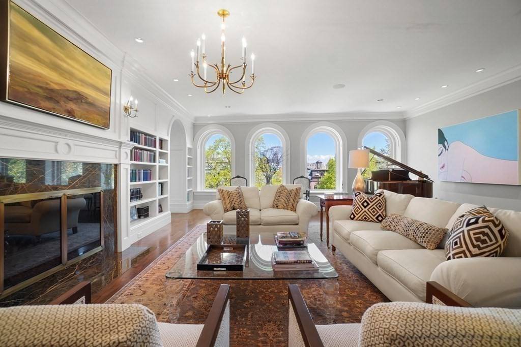 Boston, MA 02108,70-72 Mount Vernon Street #PH