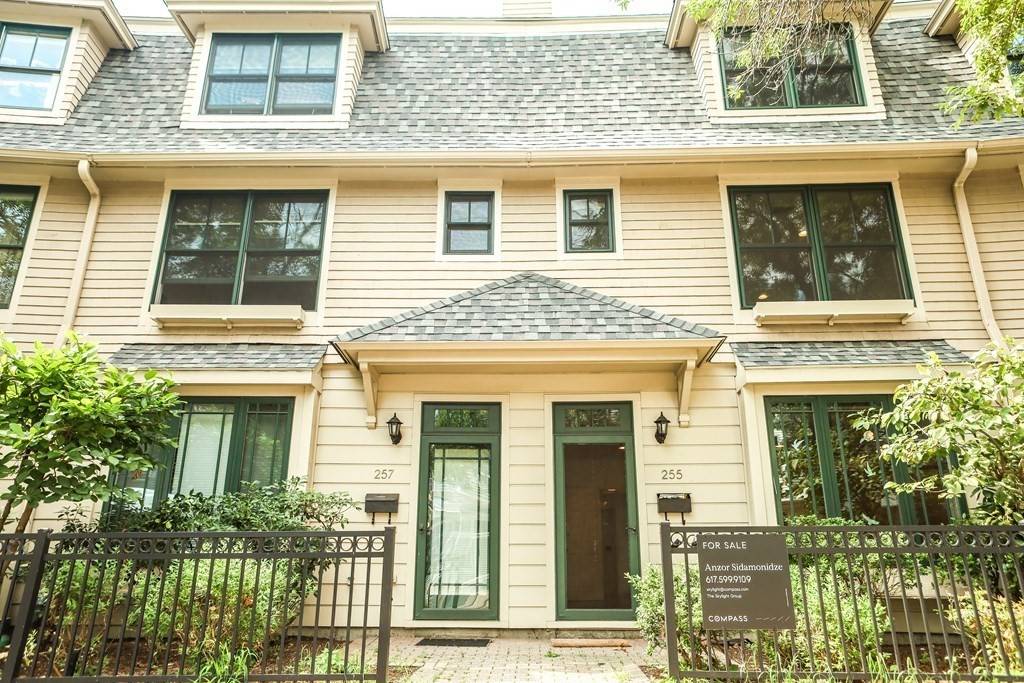 Brookline, MA 02445,255 Cypress St. #255