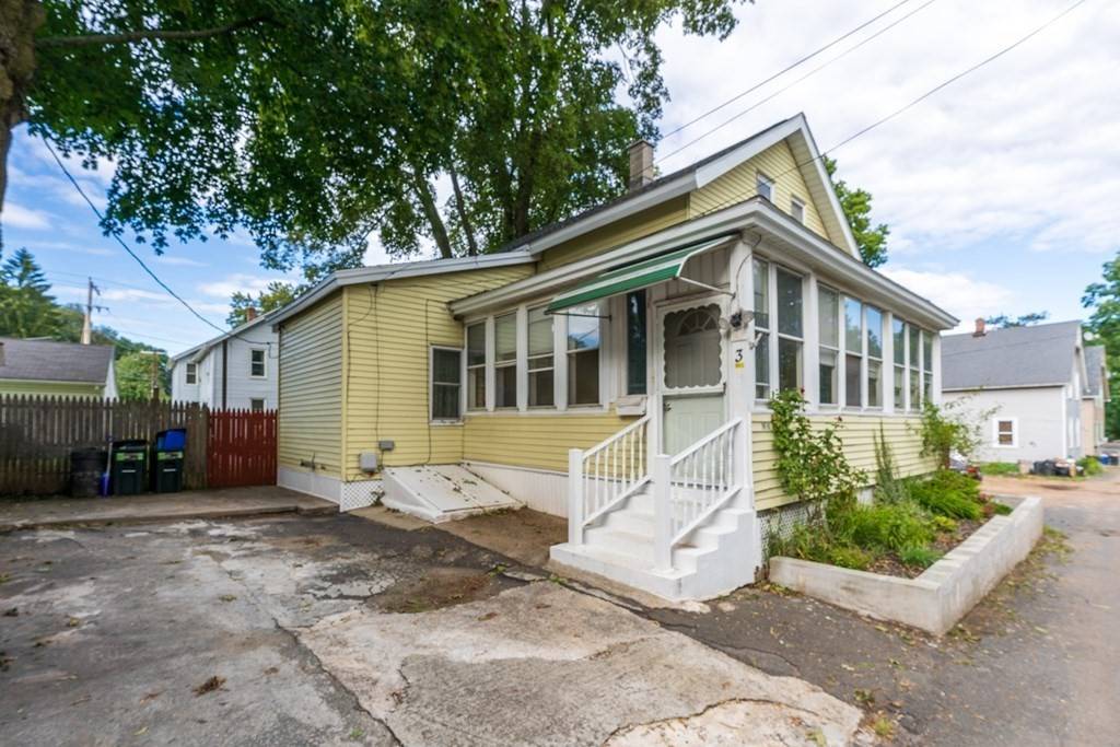 Holyoke, MA 01040,3 Owens Pl