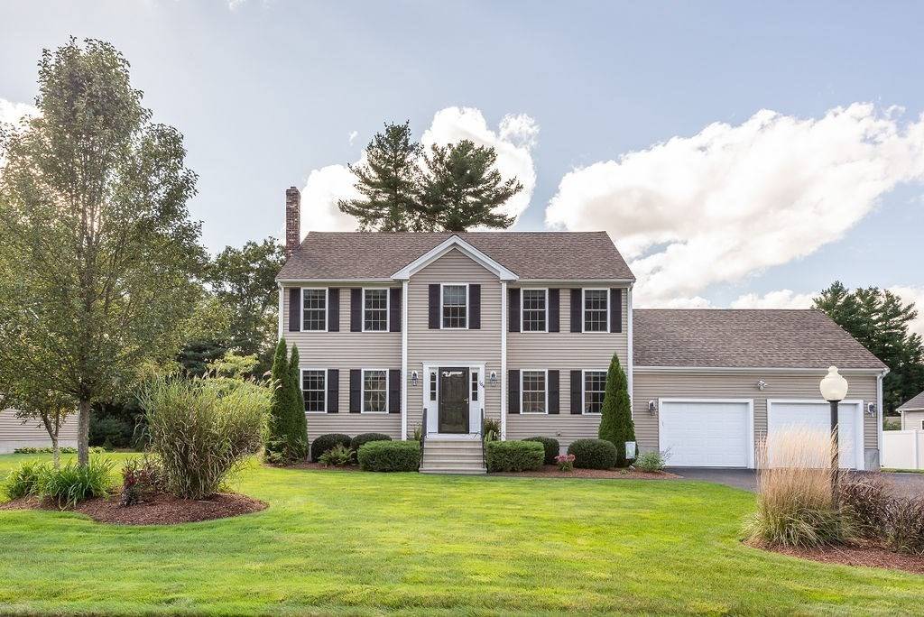 Taunton, MA 02780,164 Appaloosa Way