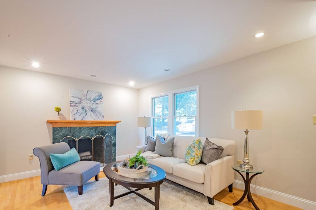 Lexington, MA 02420,22 Pine Knoll Rd