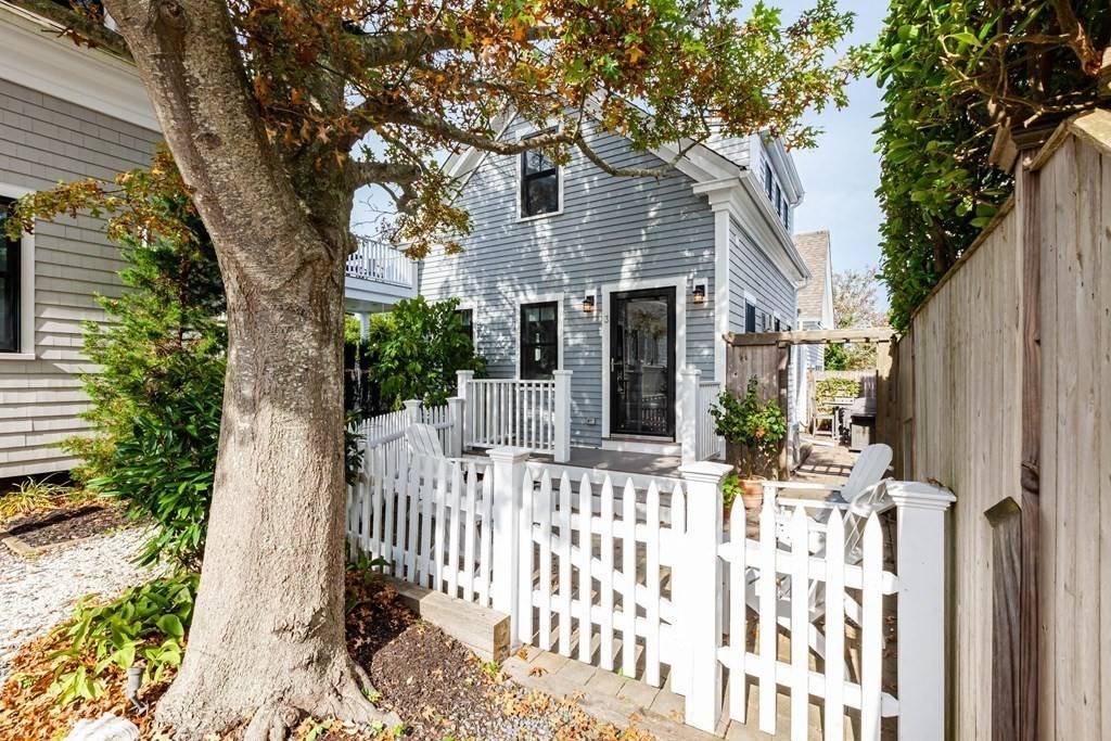 Provincetown, MA 02657,7 Conant Street #3