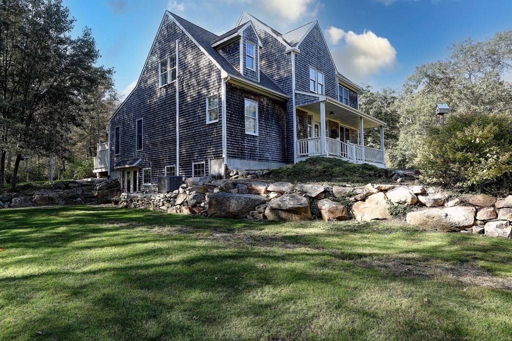 Westport, MA 02790,403 Drift Road