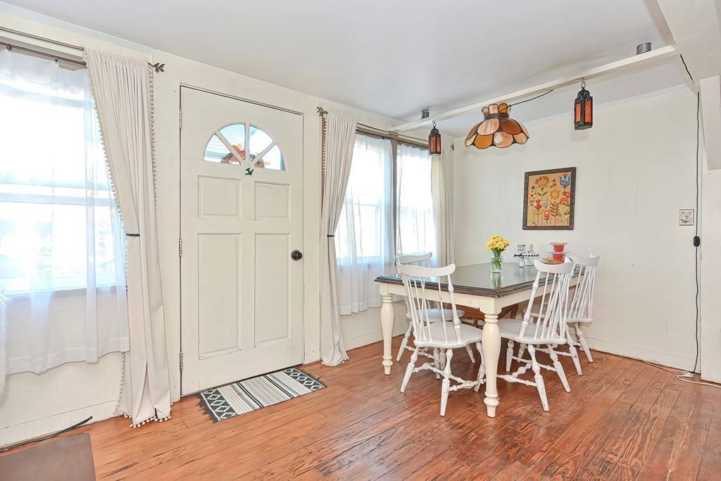 Wrentham, MA 02093,24 Lake St
