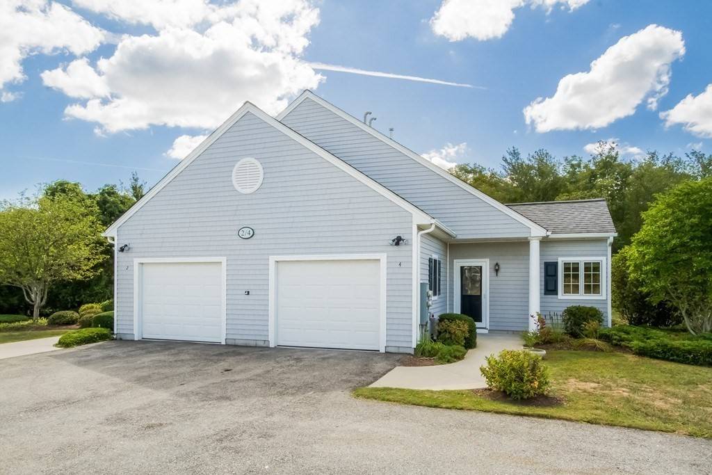 Westport, MA 02790,4 Village Way #4