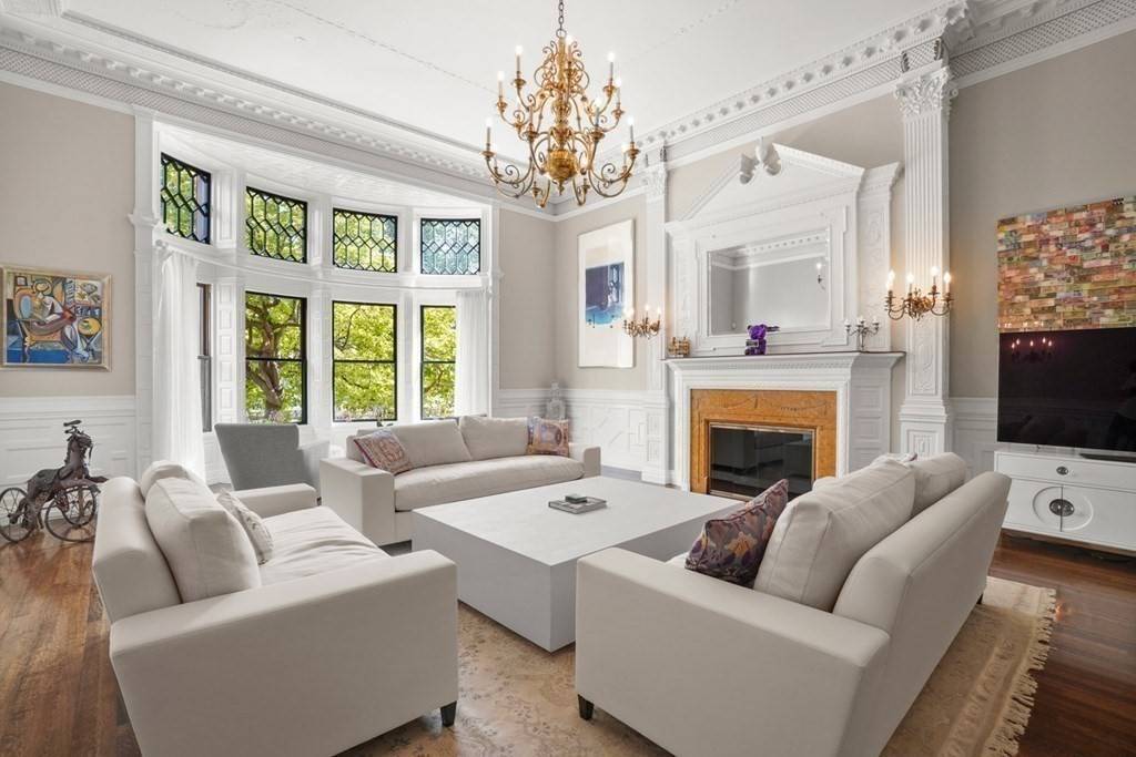 Boston, MA 02115,305 Commonwealth Avenue #2