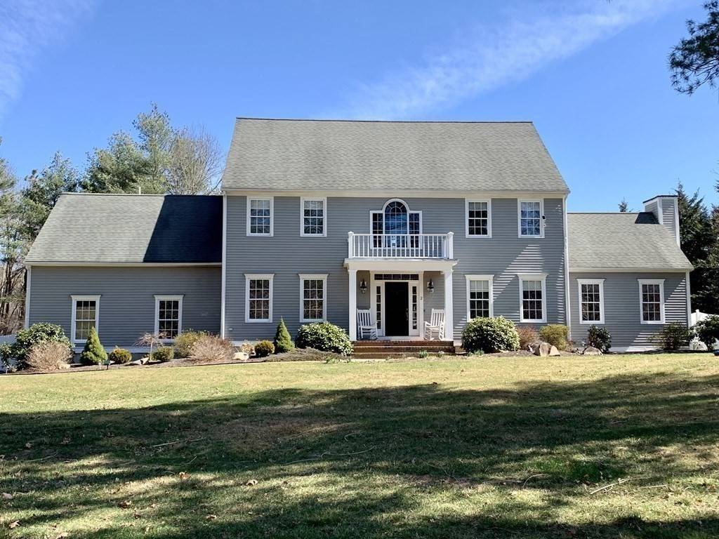 Westport, MA 02790,2 Winterberry Ln