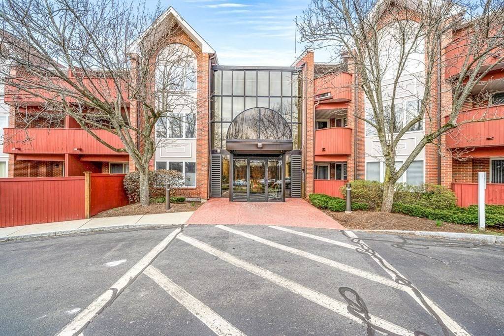 Needham, MA 02494,100 Rosemary Way #203