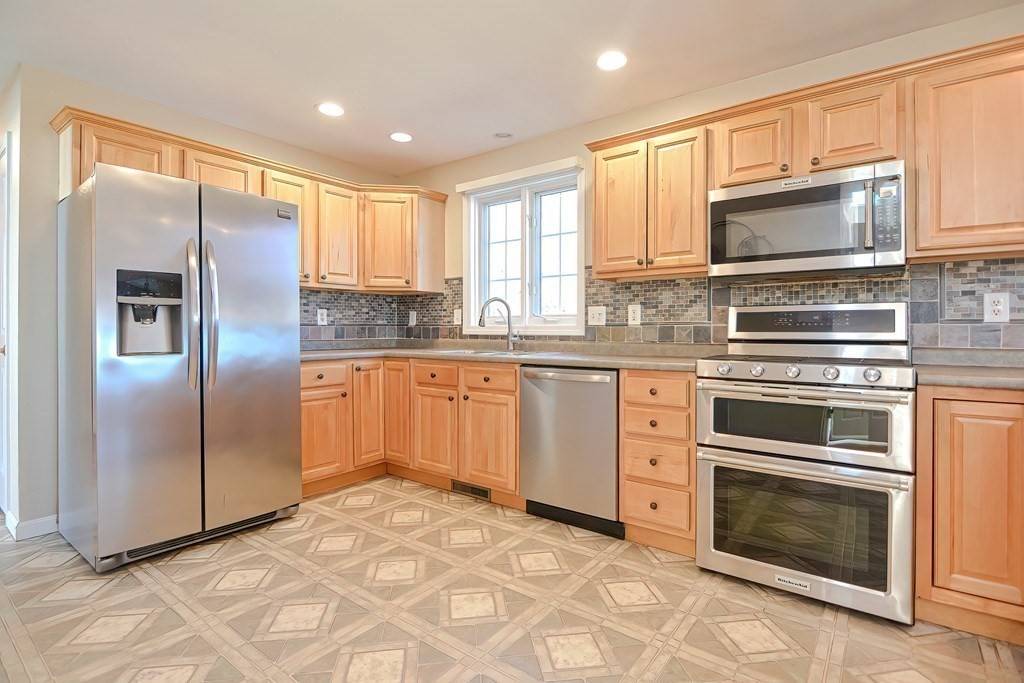 Dracut, MA 01826,47 Hidden Rd