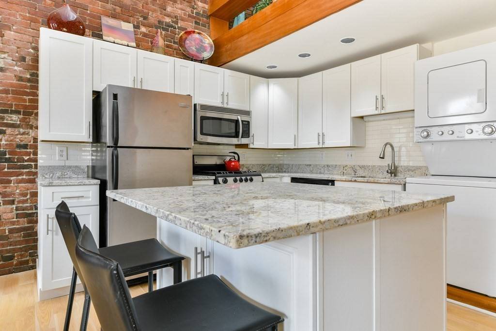 Boston, MA 02109,139 Fulton St #5