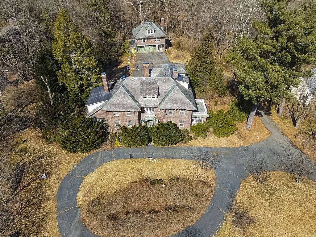 Wellesley, MA 02481,489 Worcester Street