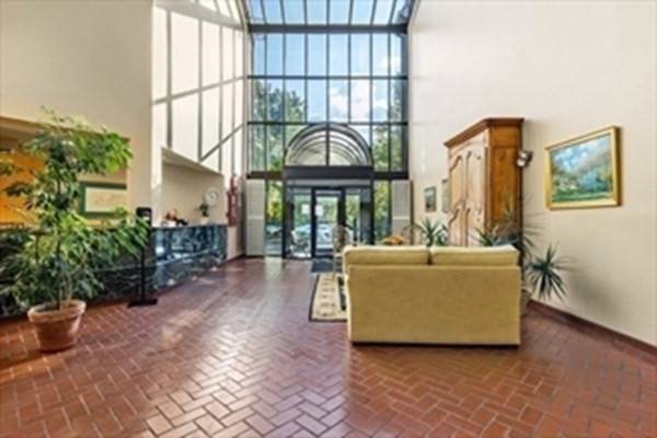 Needham, MA 02494,100 Rosemary Way #331