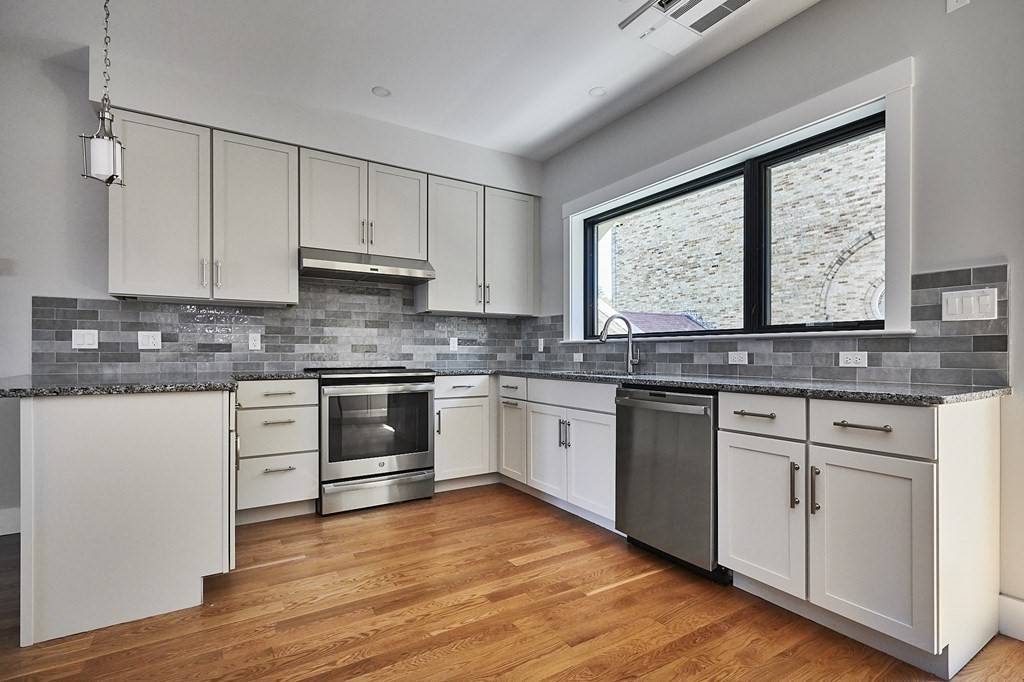 Northampton, MA 01060,10 Hawley Street #2C