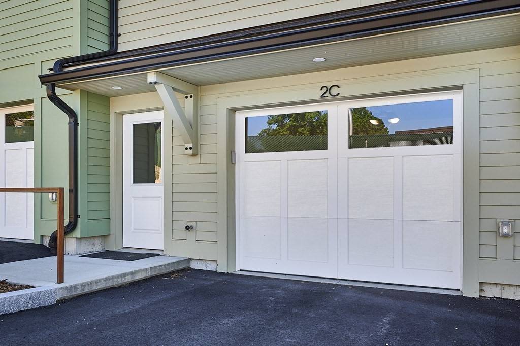 Northampton, MA 01060,10 Hawley Street #2C