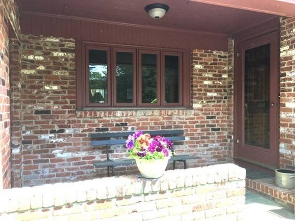 Mendon, MA 01756,32 Bates St