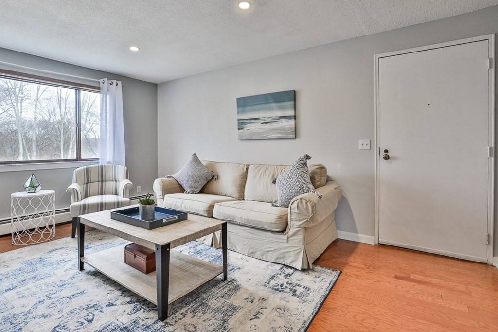 Amesbury, MA 01913,45 Macy St #302B