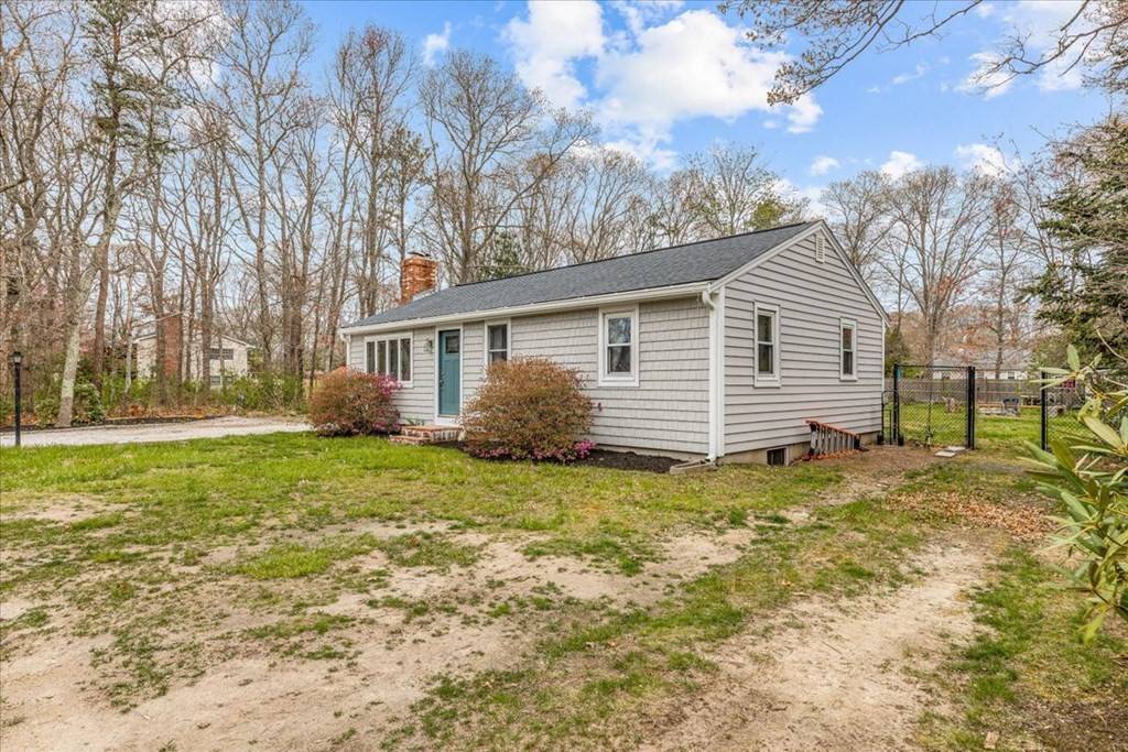 Falmouth, MA 02536,216 Ashumet Rd