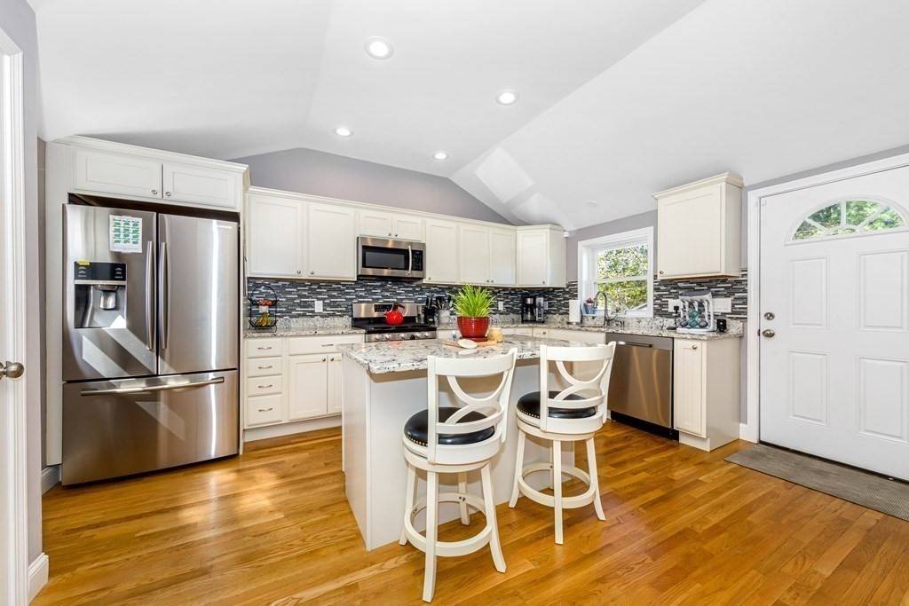 Medford, MA 02155,14 Waddell St