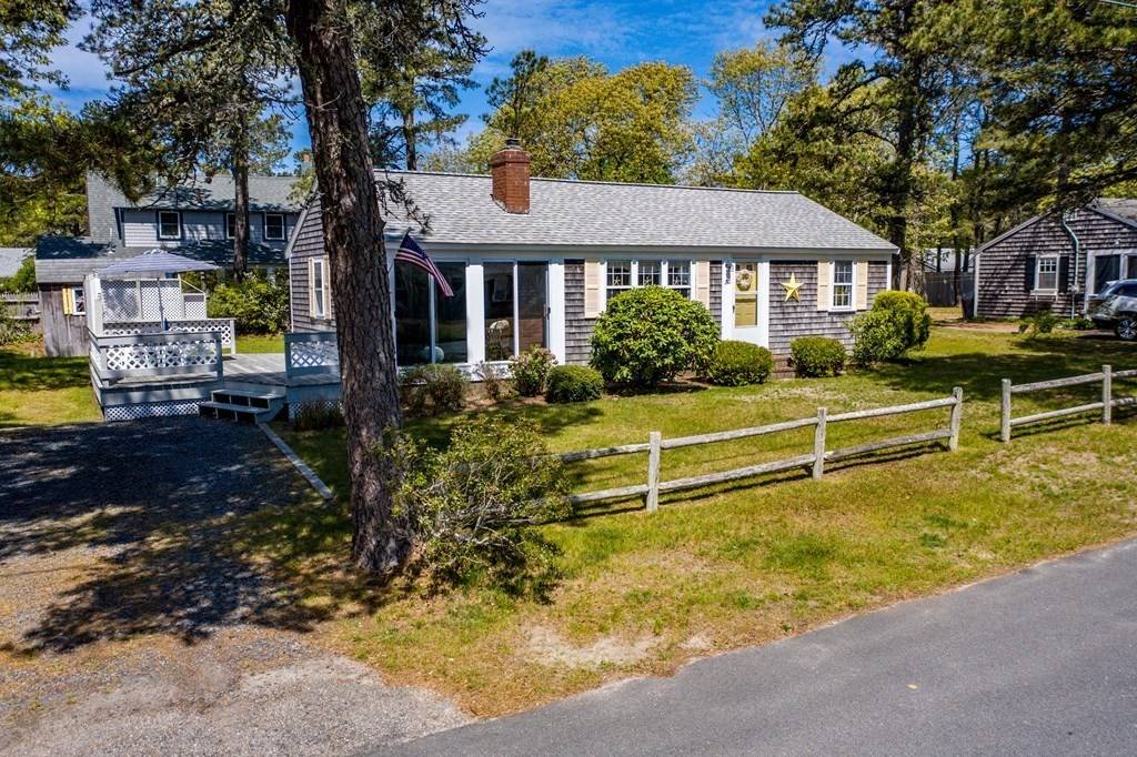 Dennis, MA 02639,27 Beach Plum Ln