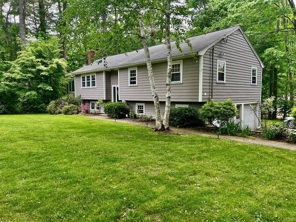 Sturbridge, MA 01566,37 Woodlawn Dr