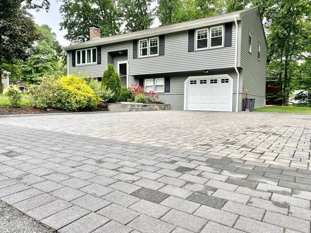 Milford, MA 01757,4 Hillcrest Dr