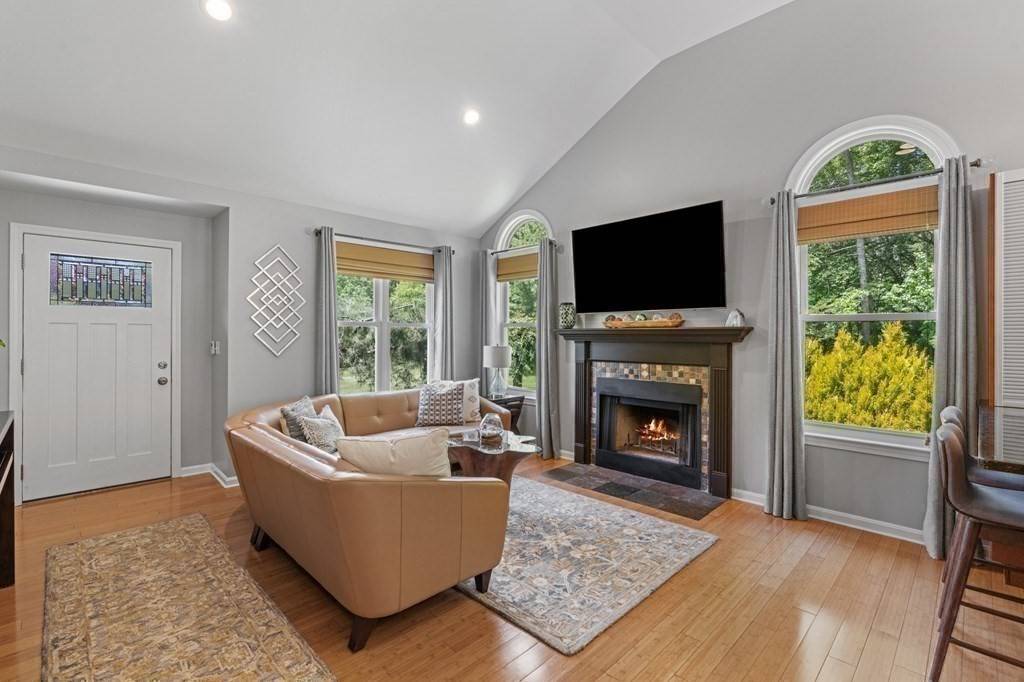 Dartmouth, MA 02747,12 Melnic Ln