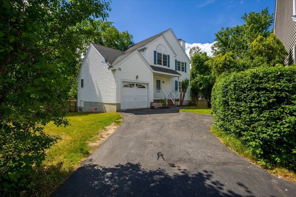 North Andover, MA 01845,2 Nadine Ln