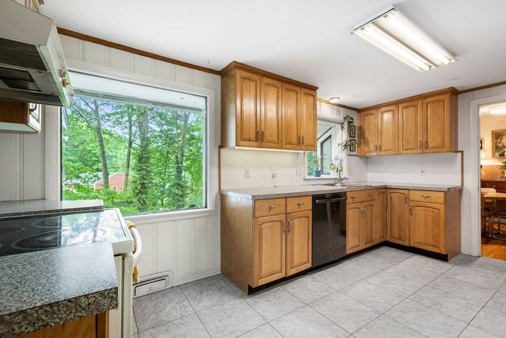 Holden, MA 01520,26 Briarcliff Ln