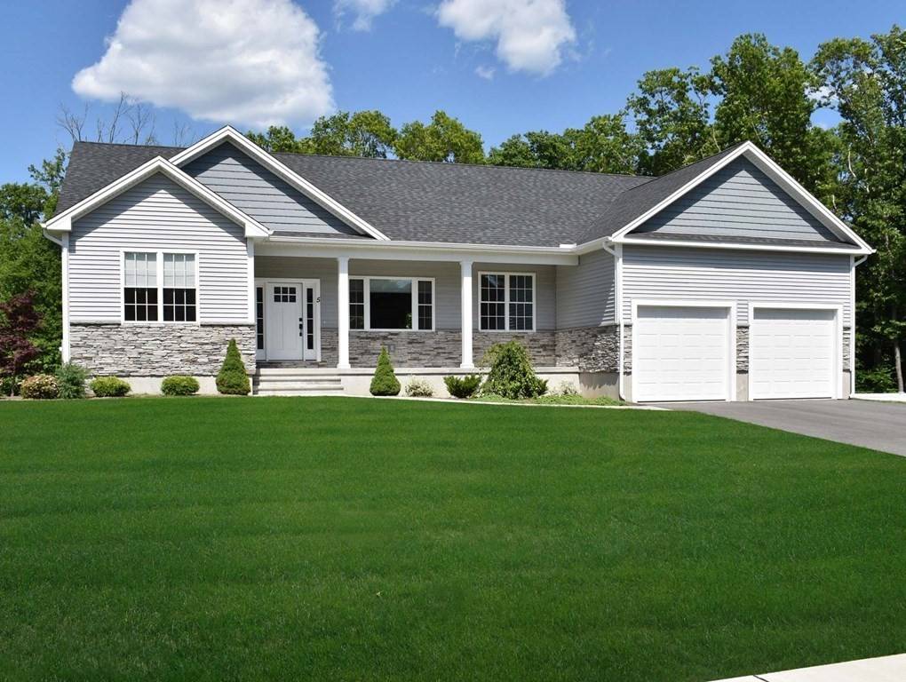 Seekonk, MA 02771,5 Hidden Hills Drive