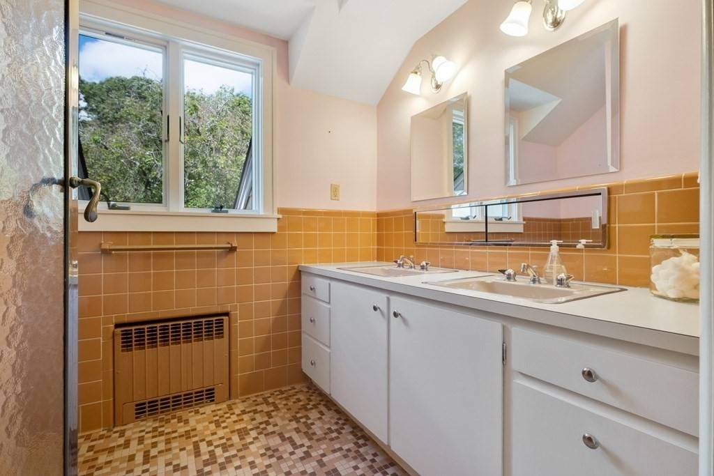 New Bedford, MA 02740,77 Brownell Ave