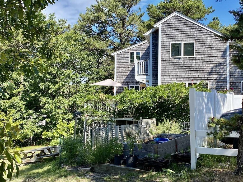 Wellfleet, MA 02667,75 Summit St