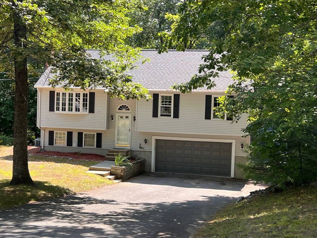 Hubbardston, MA 01452,7 Navajo Street