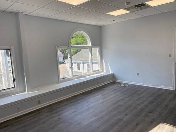 Hingham, MA 02184,185 Lincoln #300