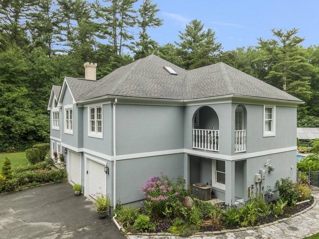 Westport, MA 02790,21 Forsythia Ln