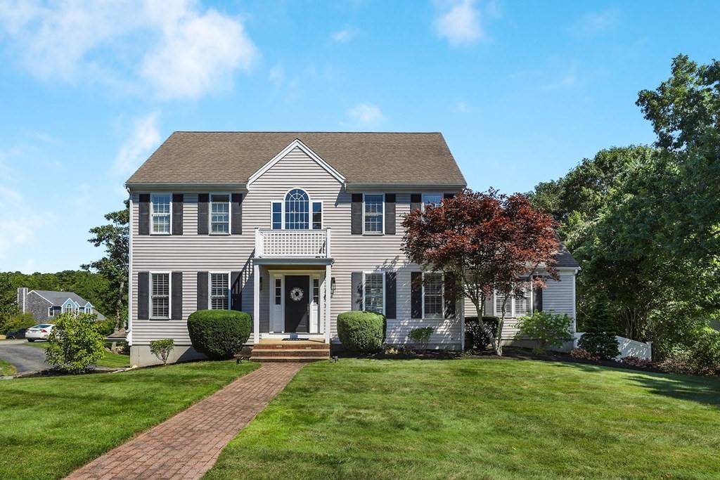 Bourne, MA 02562,16 Oak Bluff Rd