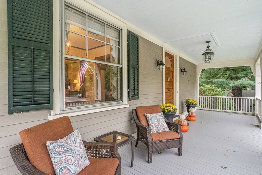 Wellesley, MA 02481,129 Washington St