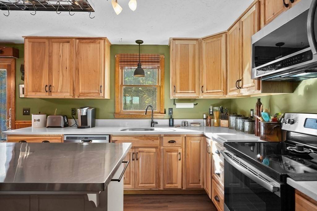 Mashpee, MA 02649,31 Warwick Way
