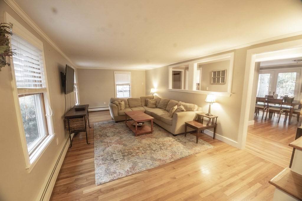 Hopkinton, MA 01748,7 Cross St