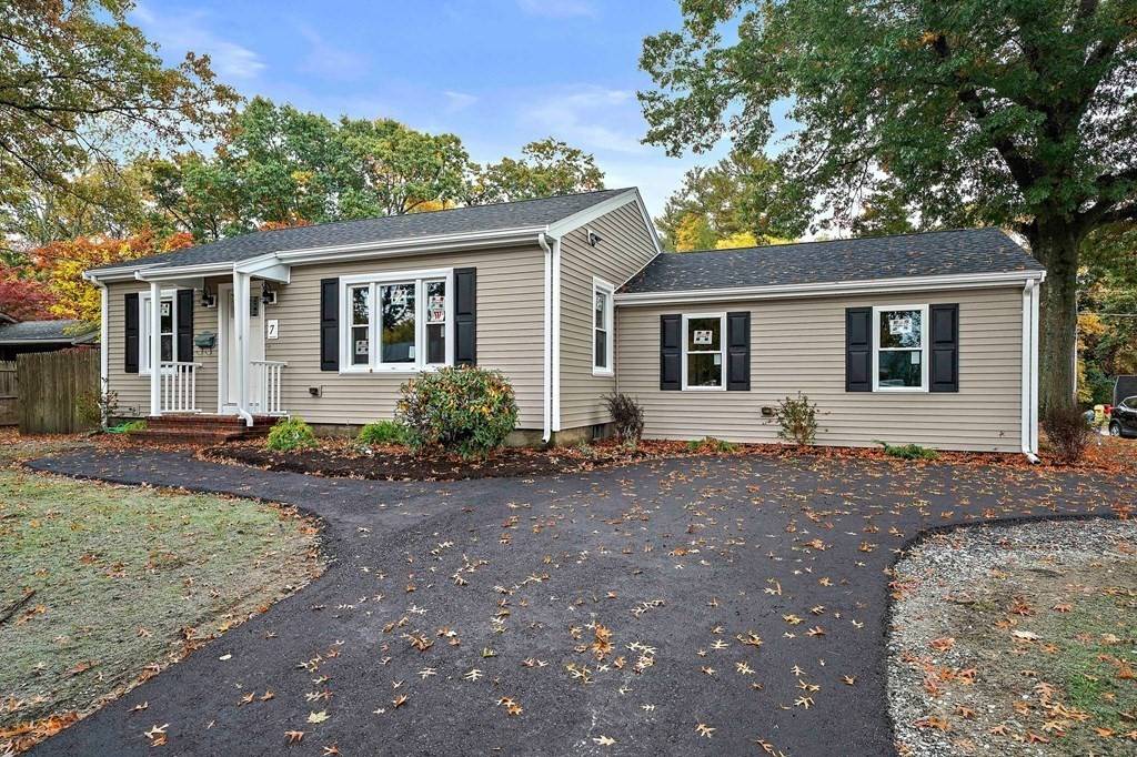 Whitman, MA 02382,7 Acorn Rd