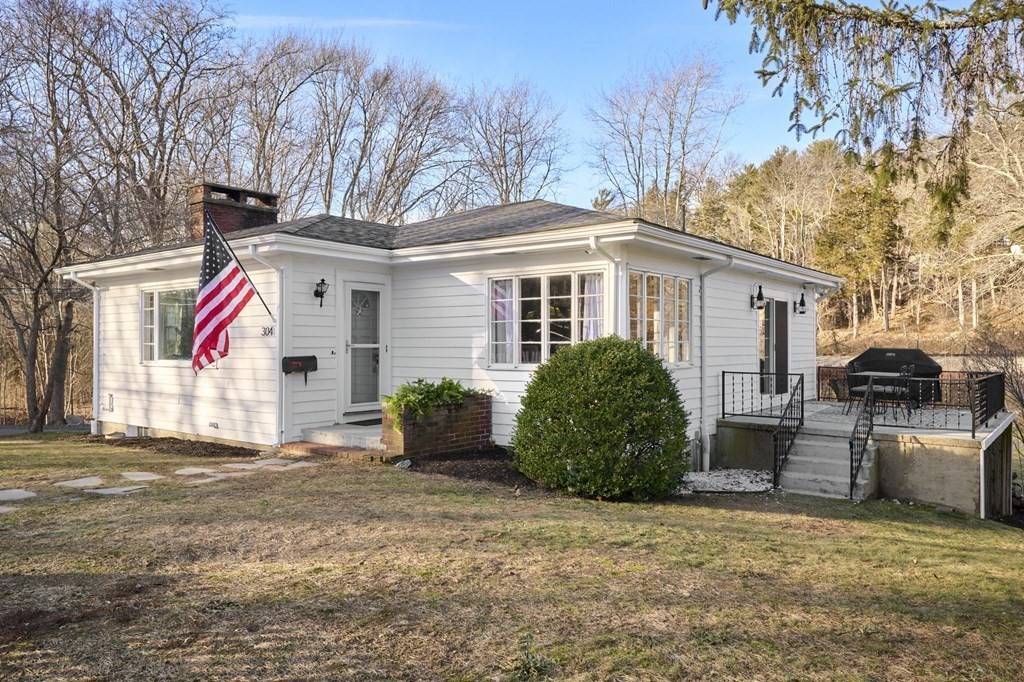 Hingham, MA 02043,304 East St