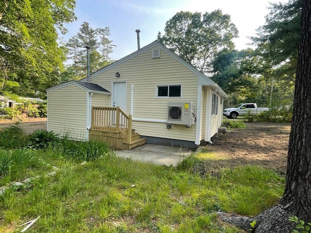 Lakeville, MA 02347,8 Violet St