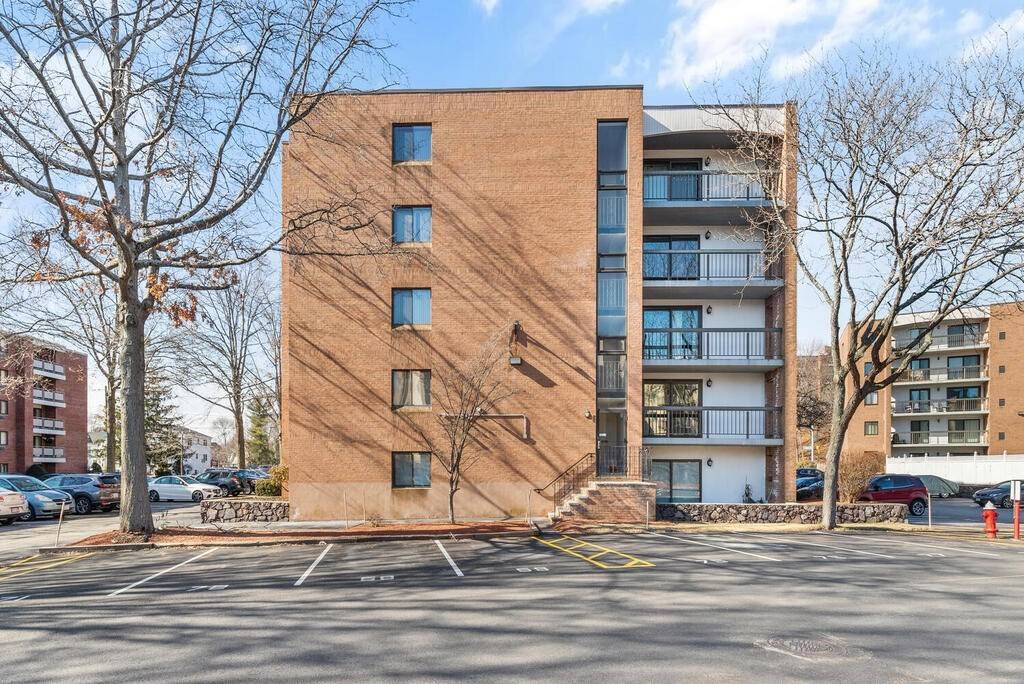 Stoneham, MA 02180,44 Main St #207