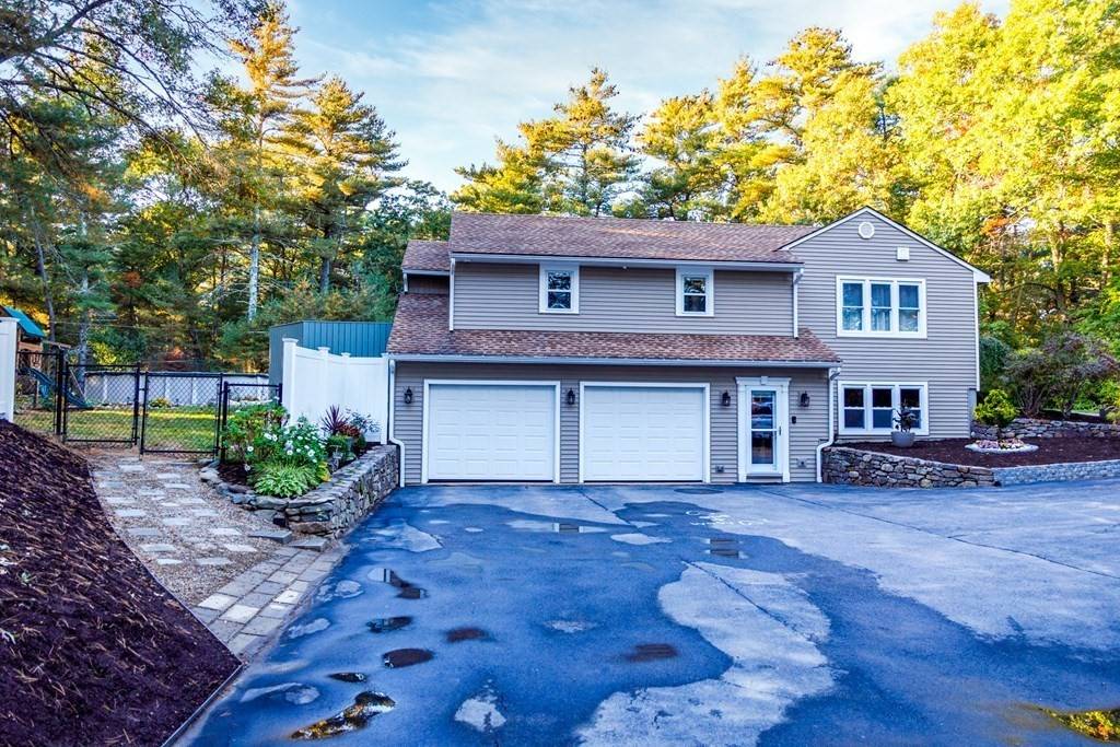 Lakeville, MA 02347,8 Old Stonewall Rd