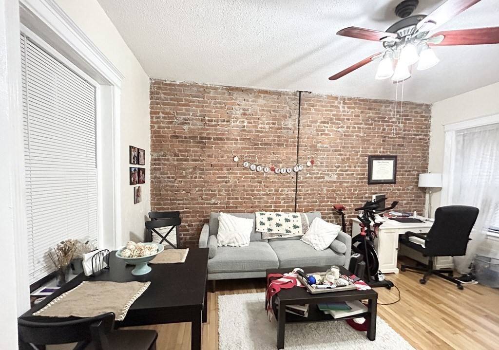 Boston, MA 02115,39 Hemenway Street #2