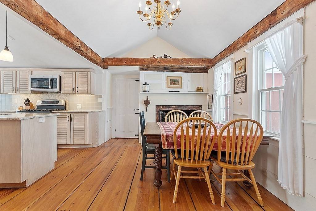 Petersham, MA 01366,4 Hardwick Rd