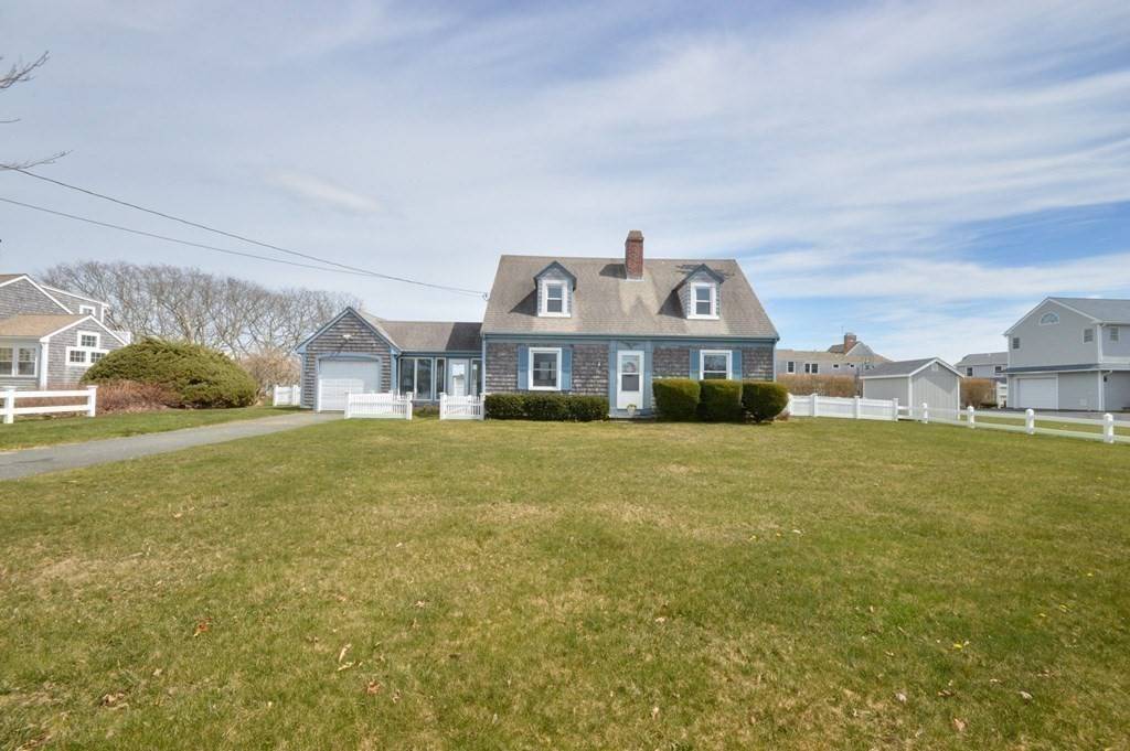 Falmouth, MA 02536,227 Menauhant Rd